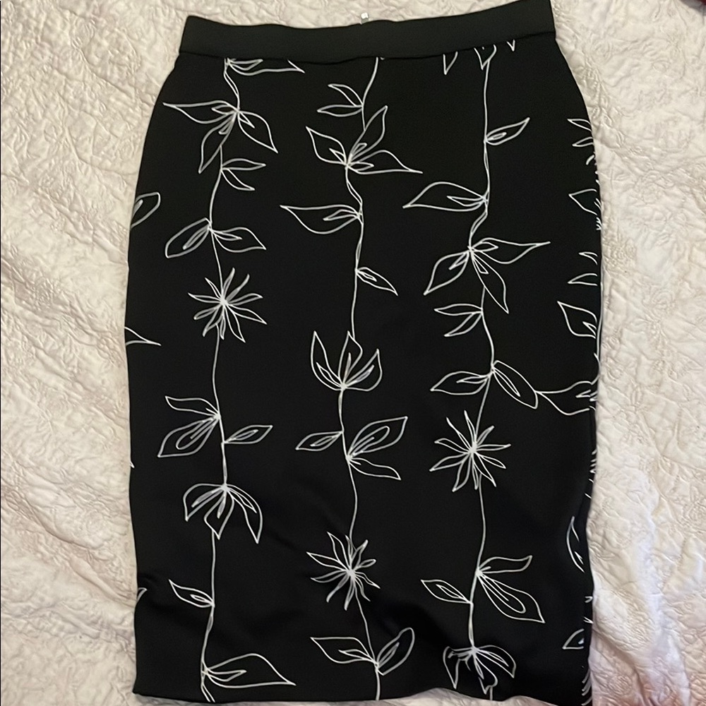 Chic Black Pencil Skirt with White Leaf Pattern